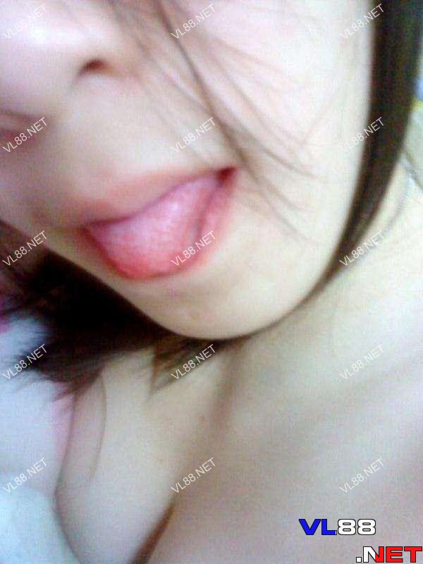 Một em lồn màu đỏ cực ngon như mới phá trinh
