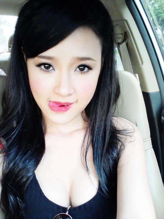 hot girl midu khoe nguc khung , ngực khủng