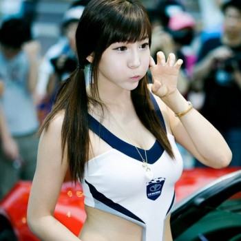 Mấy em sexy bên những chiếc xe cực kì đắt tiền của các anh đại gia