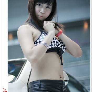 Mấy em sexy bên những chiếc xe cực kì đắt tiền của các anh đại gia