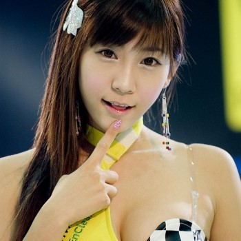 Mấy em sexy bên những chiếc xe cực kì đắt tiền của các anh đại gia