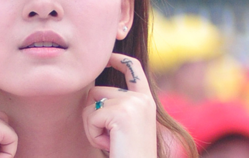 Soi hình xăm của các hot girl Việt