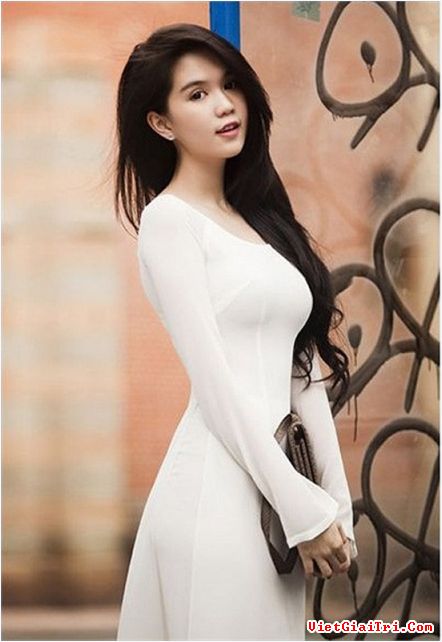 hinh anh sex ngoc trinh , Ngọc Trinh diện áo dài quyến rũ