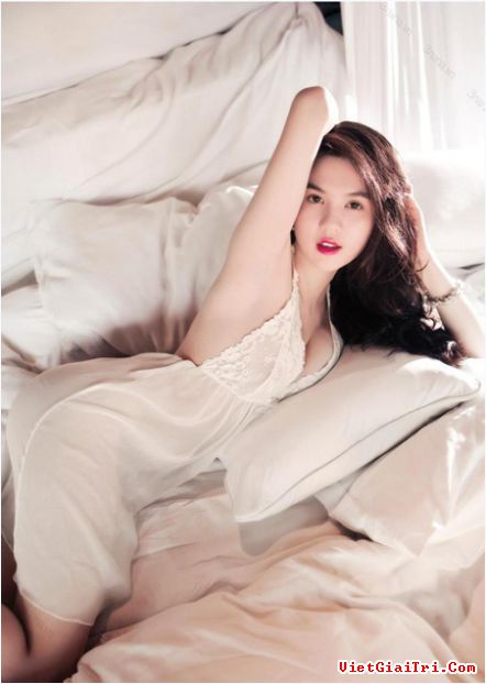 hinh anh sex ngoc trinh , Ngọc Trinh khoe ảnh nội y trên giường nóng bỏng