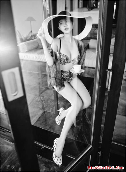 hinh anh sex ngoc trinh , Ngọc Trinh khoe ảnh nội y trên giường nóng bỏng
